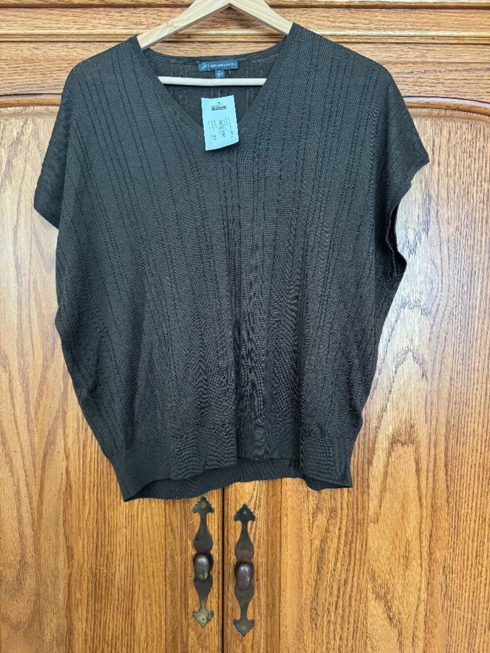 Adrianna Papell Black Short Sleeve V‑Neck Knit Top
